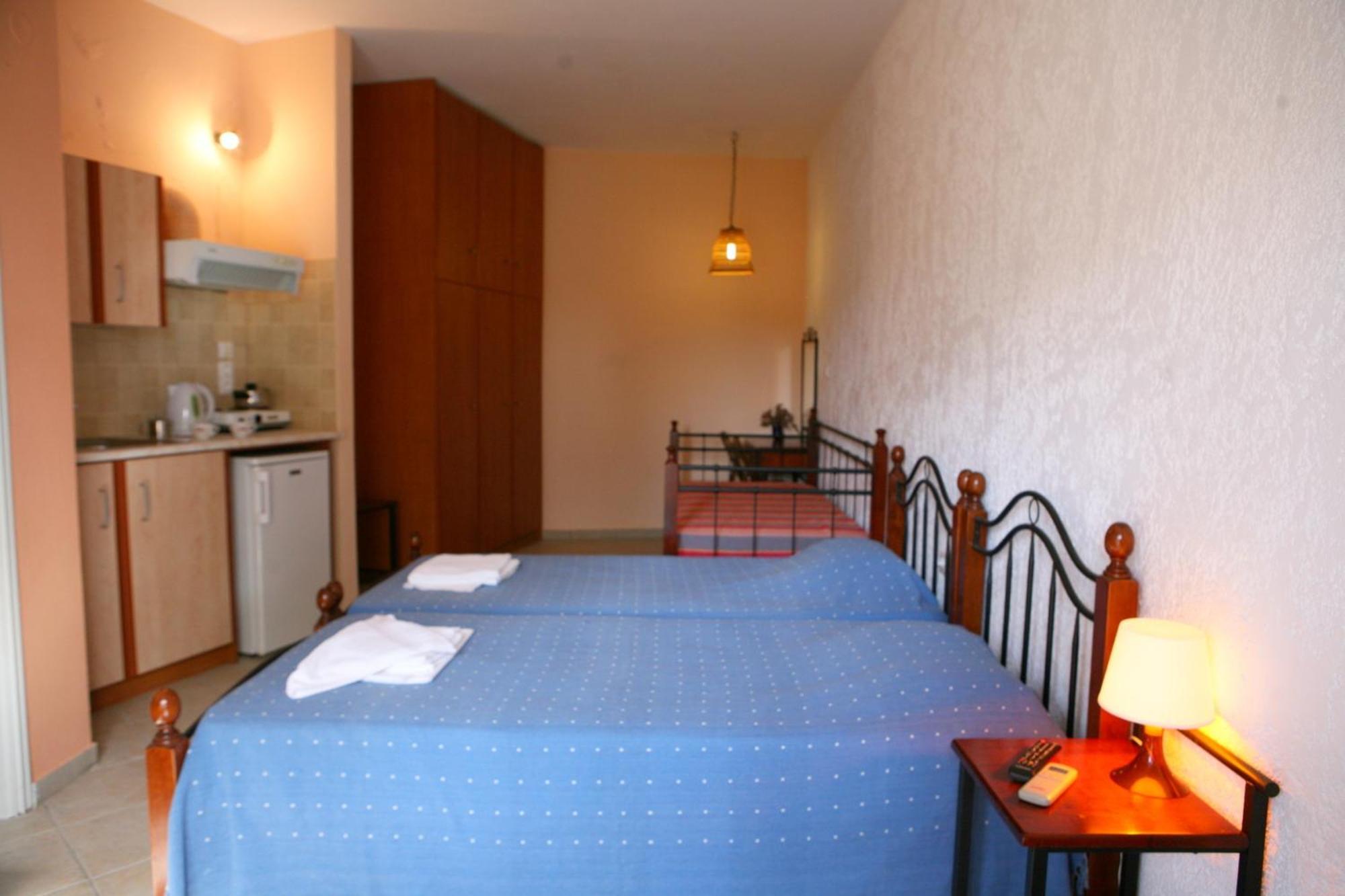 9 Musses Hotel Apartments Skala Mistegnon Zimmer foto